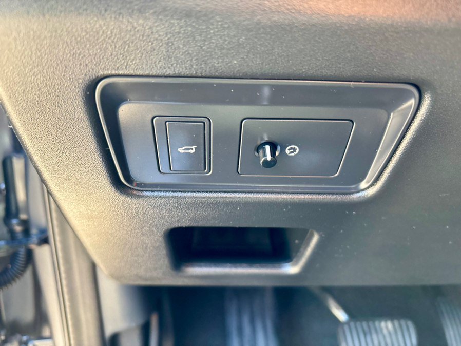 Used 2018 Land Rover Discovery HSE AWD/4WD image 29