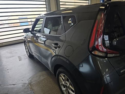 Used 2023 Kia Soul S FWD image 4