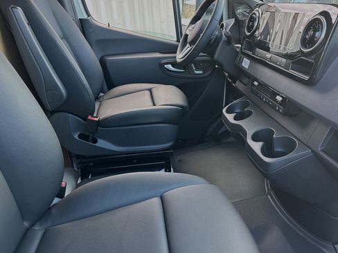 New 2024 Mercedes-Benz Sprinter 4500 image 16