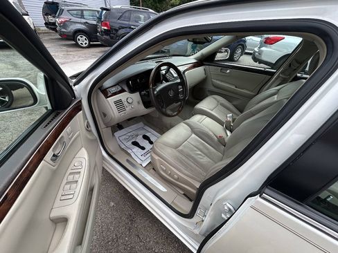 Used 2009 Cadillac DTS w/ Trunk Convenience Package FWD image 6