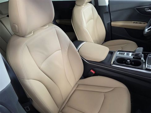 Used 2025 Audi Q8 Premium w/ Convenience Package image 31