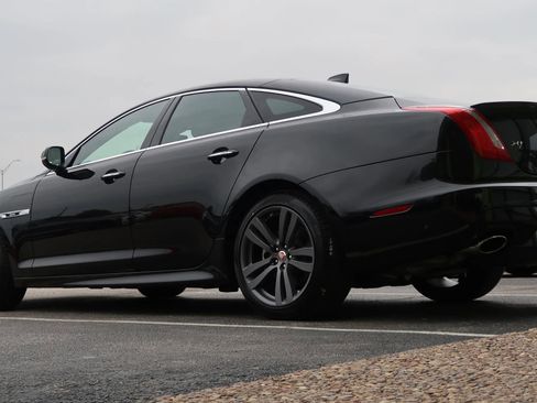 Used 2019 Jaguar XJ R-Sport image 12