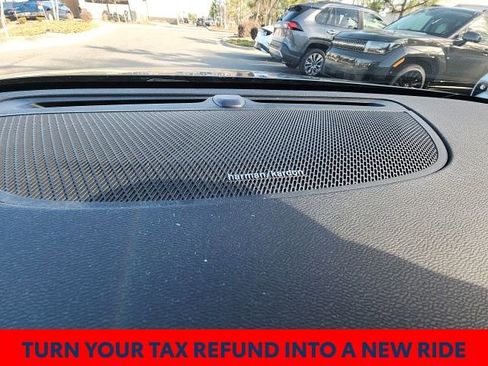 Used 2019 Volvo S60 T6 R-Design image 23