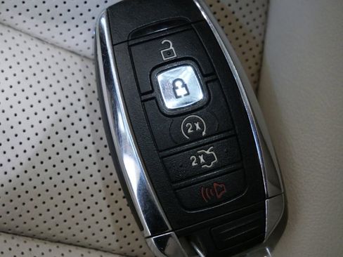 Used 2018 Lincoln MKX Reserve w/ Driver Assistance Package image 30