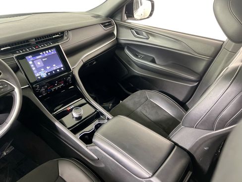 Used 2023 Jeep Grand Cherokee Altitude AWD/4WD image 23