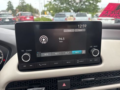 Certified 2025 Honda HR-V LX image 32