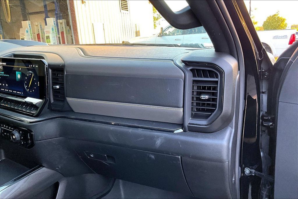 Used 2025 Chevrolet Silverado 2500 ZR2 w/ Technology Package AWD/4WD image 16