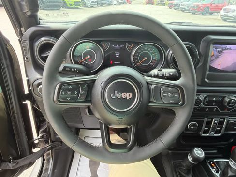 Used 2023 Jeep Wrangler Unlimited Sport image 17