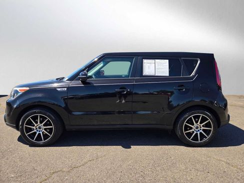Used 2016 Kia Soul + w/ Audio Package FWD image 6