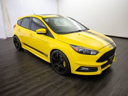 Used 2017 Ford Focus ST w/ Equipment Group 402A FWD image 2