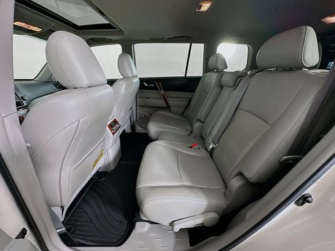 Used 2013 Toyota Highlander Limited image 29