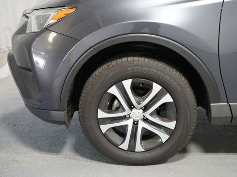 Used 2018 Toyota RAV4 LE image 5
