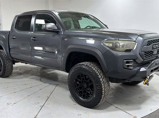 Used 2018 Toyota Tacoma TRD Off-Road video 3
