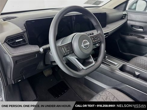 Certified 2025 Nissan Kicks SV image 9