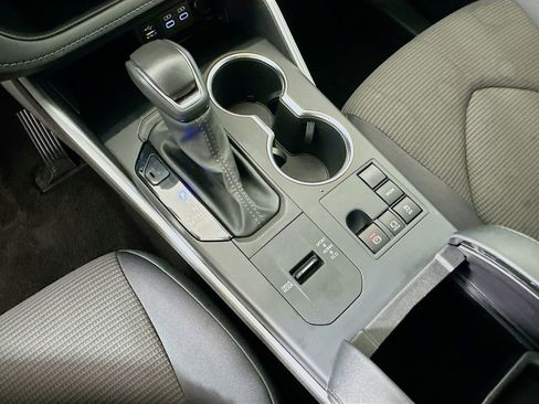 Certified 2025 Toyota Highlander LE FWD image 16