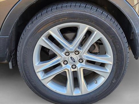 Used 2016 Ford Explorer XLT w/ Equipment Group 202A image 7