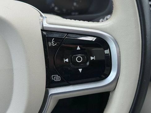Used 2020 Volvo XC90 T5 Momentum w/ Protection Package Premier AWD/4WD image 24