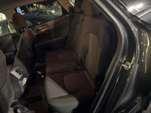 Used 2023 Kia Sportage LX image 8