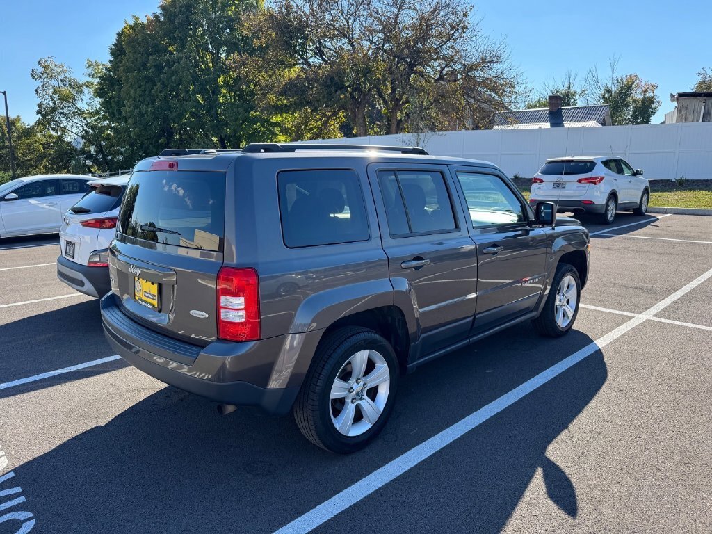 Used 2016 Jeep Patriot Latitude w/ Sun/Sound Group AWD/4WD image 14