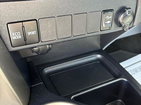 Used 2013 Toyota RAV4 XLE AWD/4WD image 18