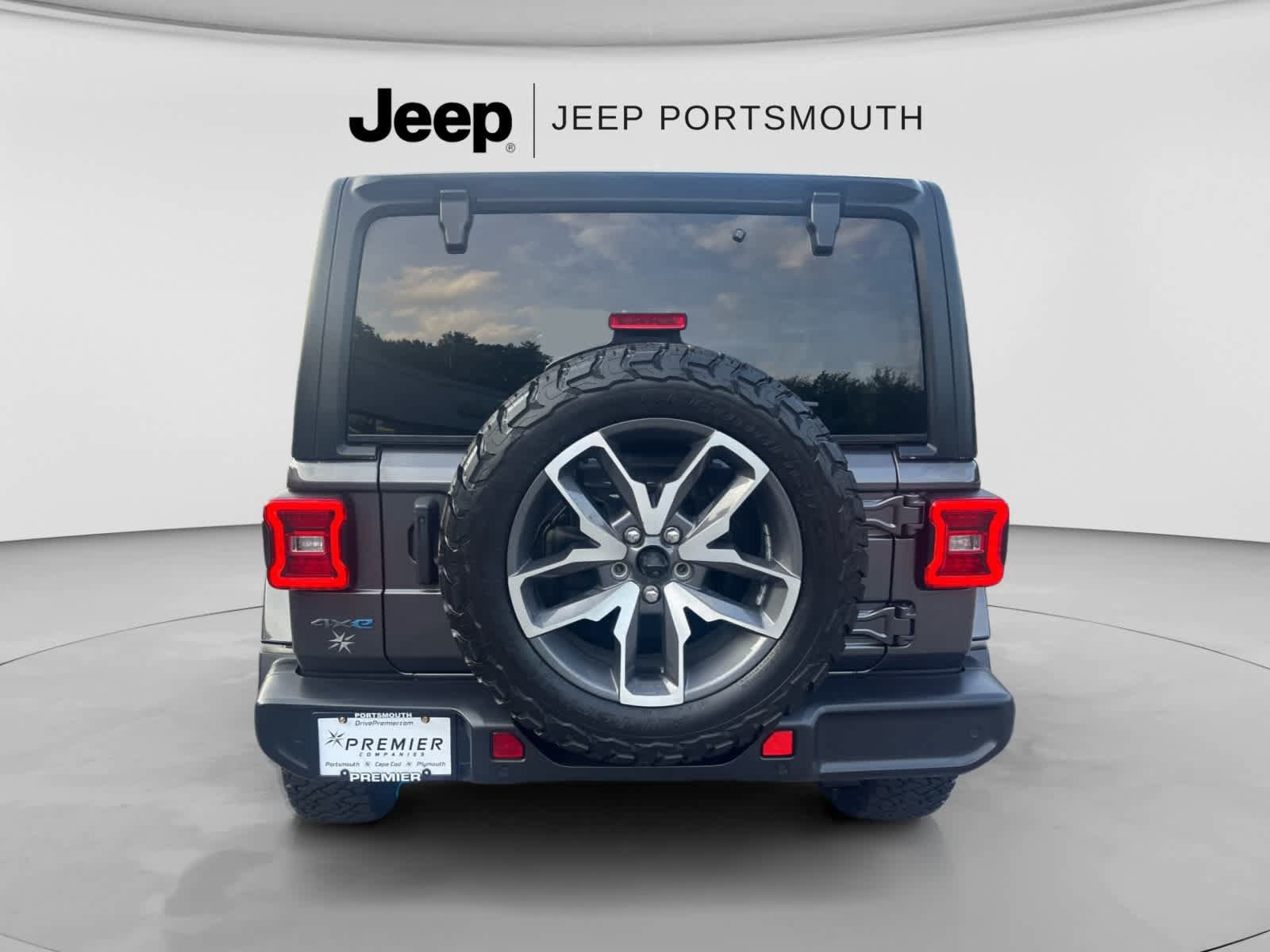 Used 2024 Jeep Wrangler Unlimited w/ Convenience Group AWD/4WD image 6