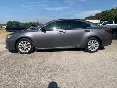 Used 2013 Lexus ES 300h w/ Luxury Pkg FWD image 2