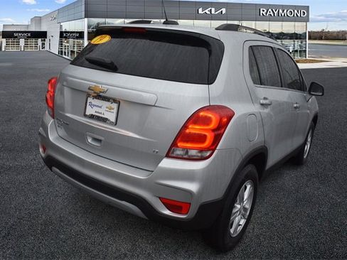 Used 2019 Chevrolet Trax LT w/ LT Convenience Package image 3