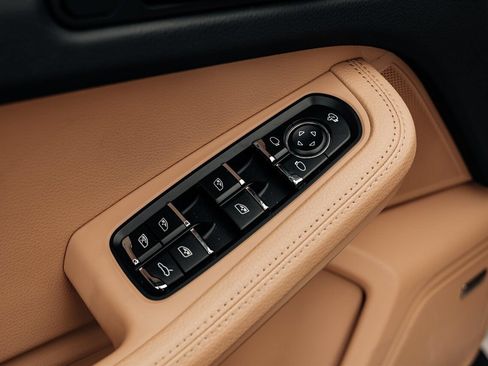 Used 2024 Porsche Macan AWD/4WD image 19