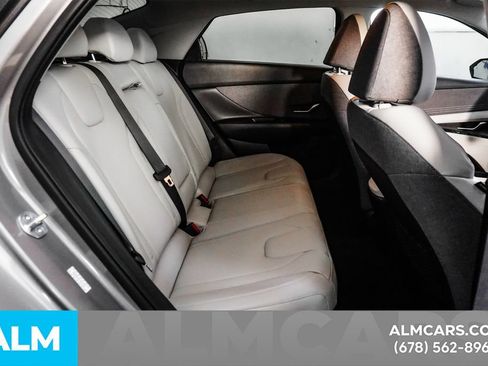 Used 2023 Hyundai Elantra Limited FWD image 15