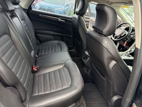 Used 2015 Ford Fusion SE w/ Equipment Group 202A image 23