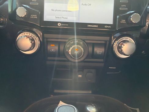 Used 2021 Toyota 4Runner TRD Off-Road AWD/4WD image 19