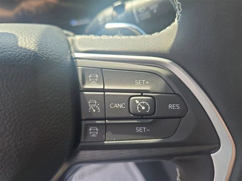 New 2025 Jeep Grand Cherokee L Altitude image 18