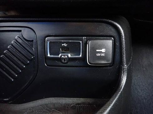 Used 2015 Jeep Renegade Sport FWD image 21