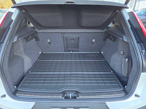 Certified 2023 Volvo XC40 B5 Ultimate w/ Protection Package Premier image 14