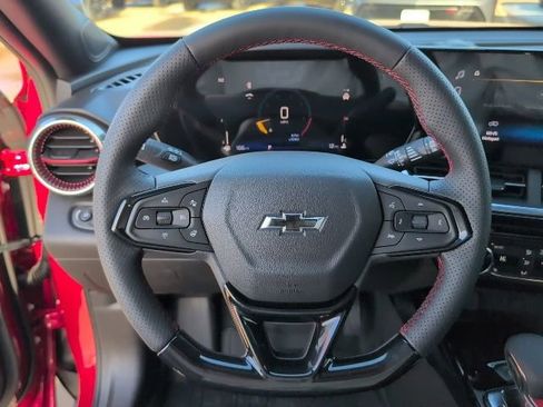 Used 2026 Chevrolet Trax RS w/ Sunroof Package image 15