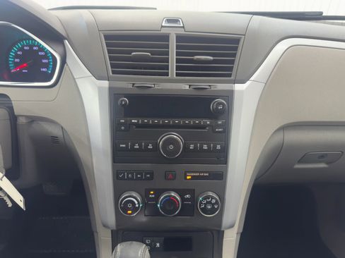 Used 2011 Chevrolet Traverse LT image 14