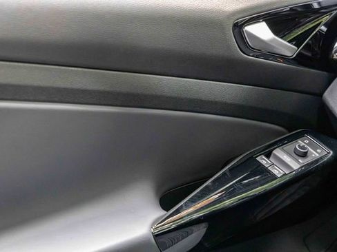 Used 2022 Volkswagen ID.4 Pro image 14