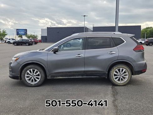 Used 2018 Nissan Rogue SV image 2