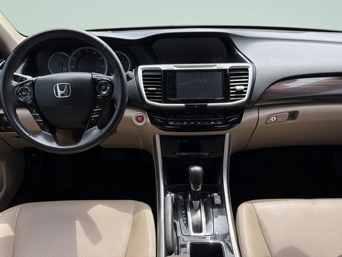 Used 2017 Honda Accord Touring image 12