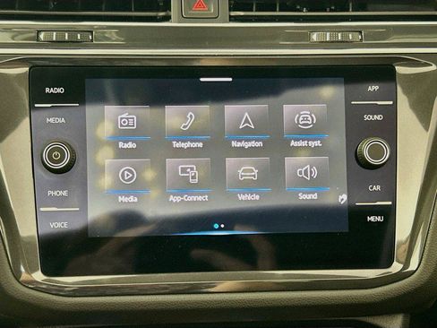 Certified 2022 Volkswagen Tiguan SE w/ Panoramic Sunroof Package AWD/4WD image 14