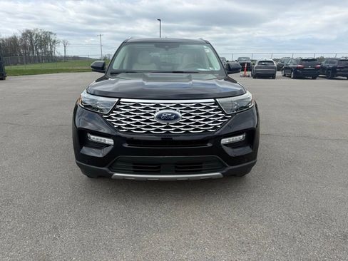 Used 2020 Ford Explorer Platinum w/ Premium Technology Package image 2