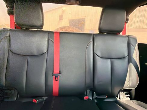 Used 2018 Jeep Wrangler Unlimited Rubicon AWD/4WD image 43