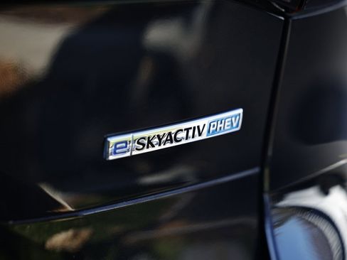 Used 2024 MAZDA CX-90 Plug-In Hybrid w/ Premium Plus image 11