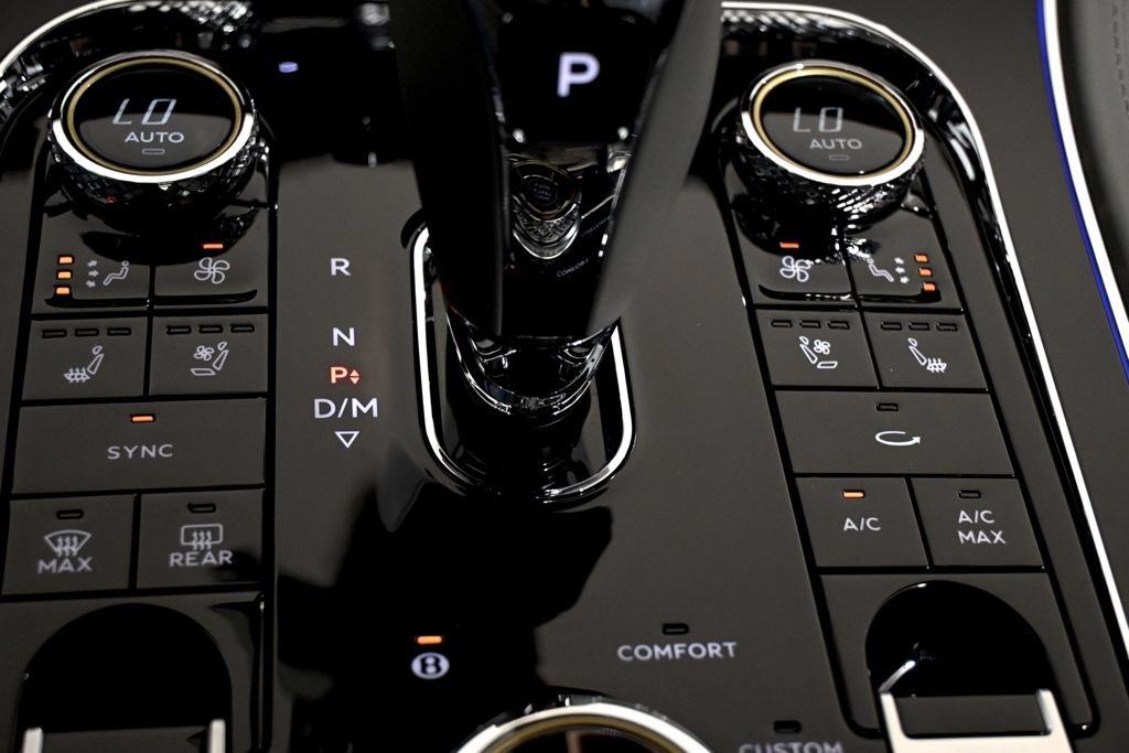 Used 2024 Bentley Continental GT AWD/4WD image 40