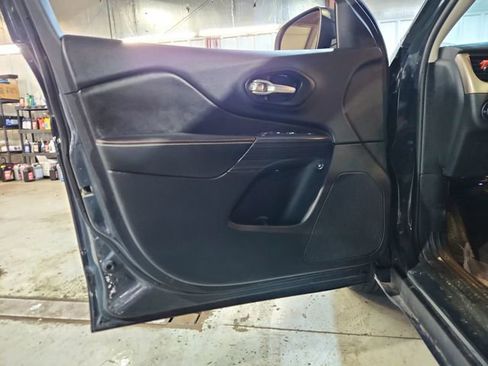 Used 2016 Jeep Cherokee 75th Anniversary image 17