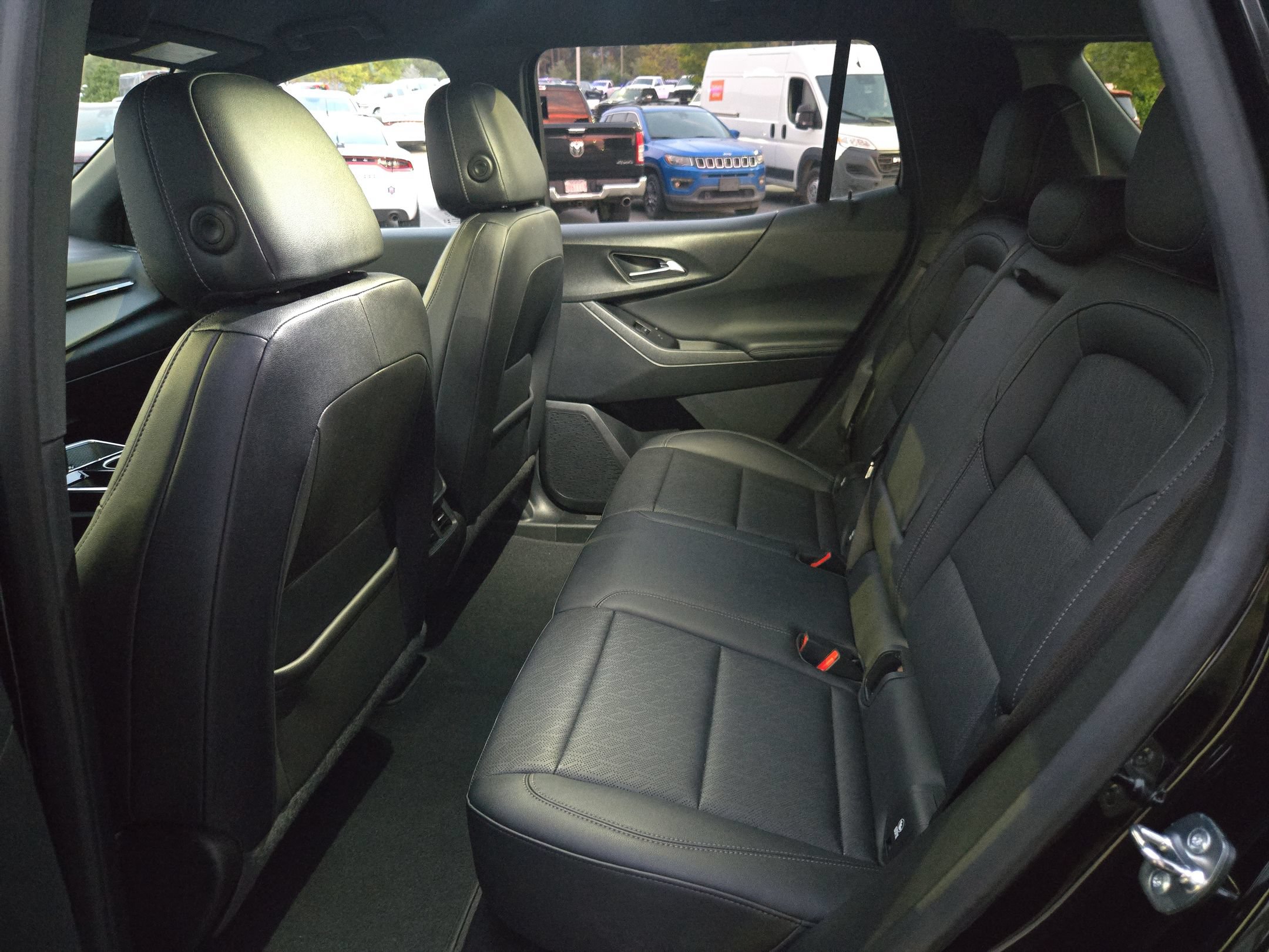 Used 2025 Chevrolet Equinox LT w/ Convenience Package II FWD image 34