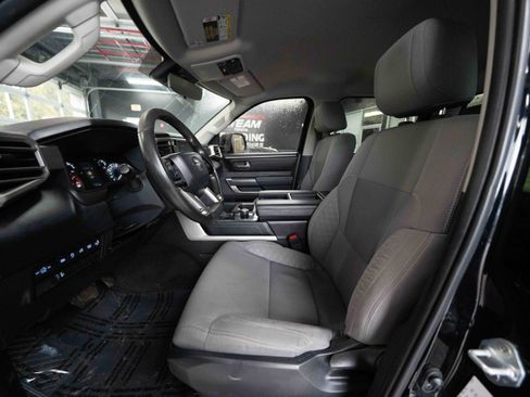 Used 2022 Toyota Tundra SR5 w/ Convenience Package image 9