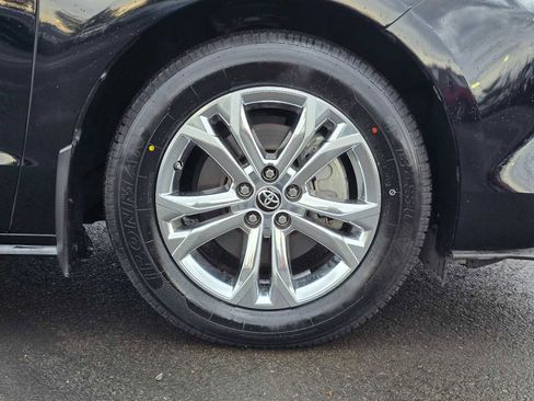 Used 2023 Toyota Sienna Platinum image 9