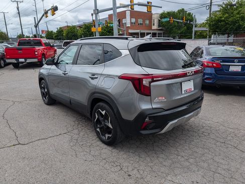 Used 2025 Kia Seltos EX FWD image 8