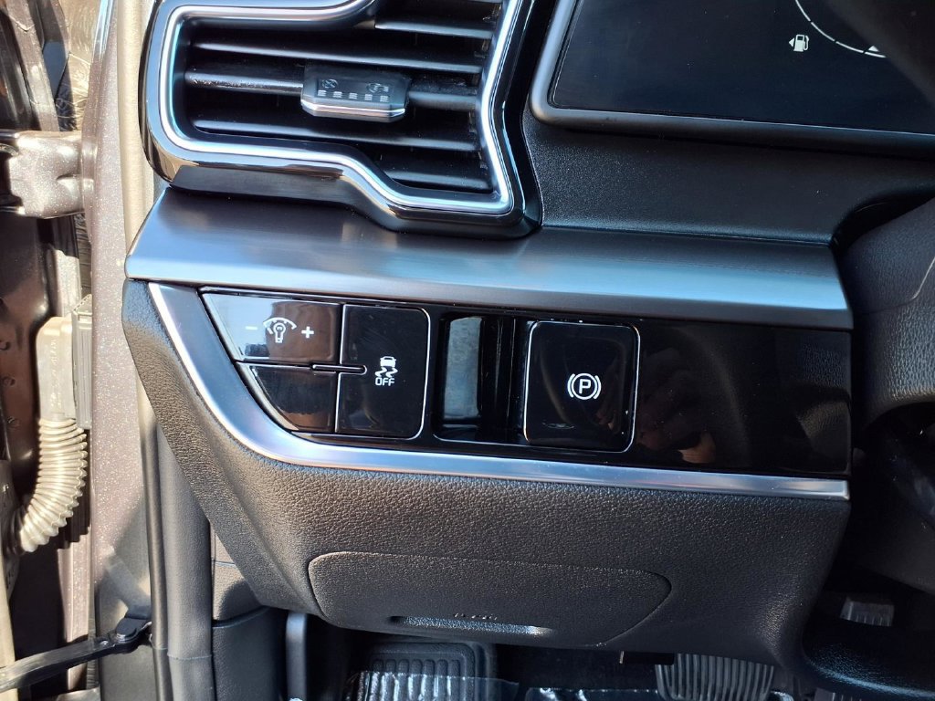 Certified 2023 Kia Sportage EX FWD image 19